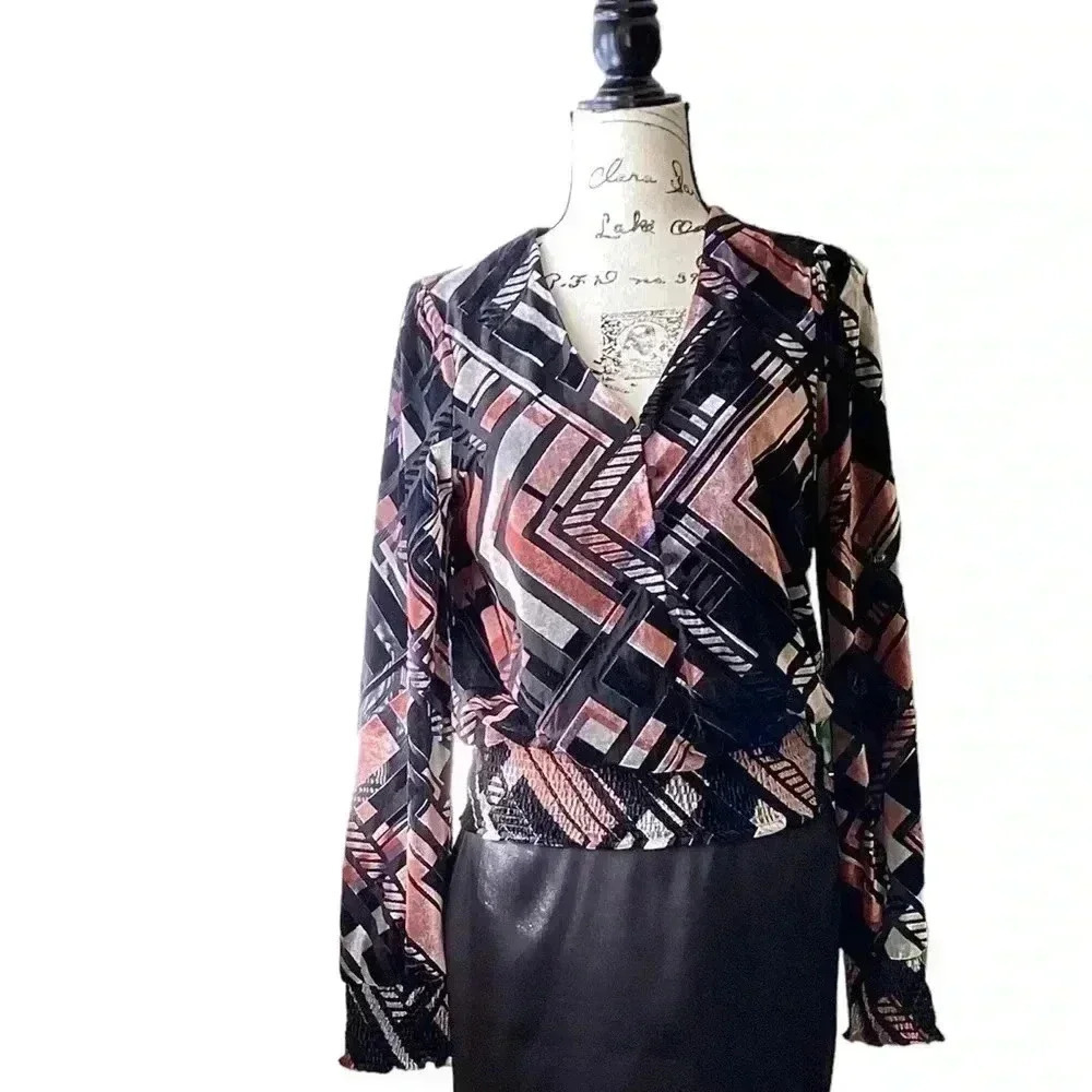 White House Black Market
Crushed Velvet top Soft Size M
